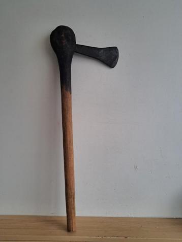Ancien objet africain herminette.old African item herminette beschikbaar voor biedingen