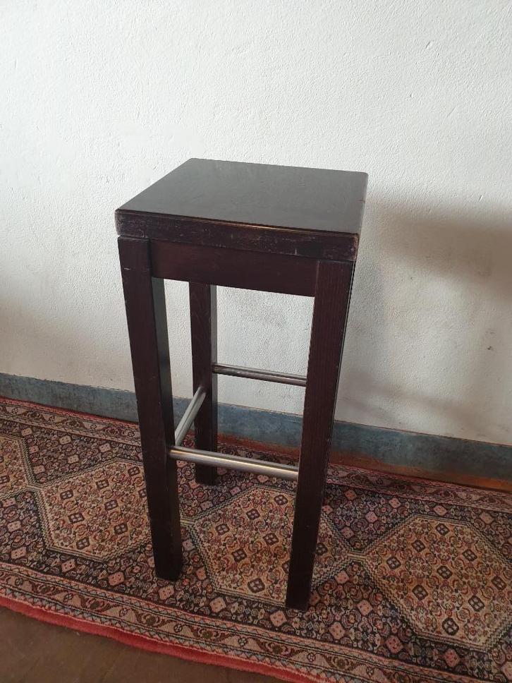 13 STEVIGE HOUTEN BARKRUKKEN MET METALEN VOETSTEUN, Huis en Inrichting, Barkrukken, Gebruikt, 60 tot 90 cm, Hout, 5 krukken of meer