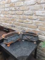 Twee gietijzeren bloembakken, Tuin en Terras, Ophalen, Zo goed als nieuw