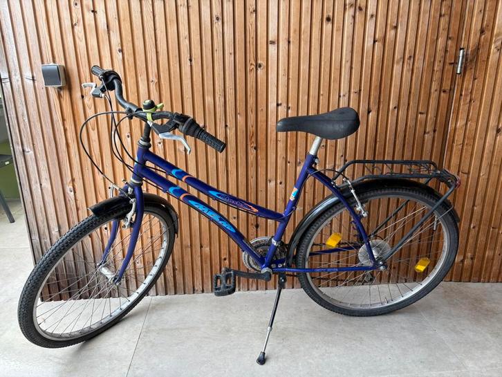 Fiets meisje - jongvolwassen. Met licht, Fietsen en Brommers, Fietsen | Meisjes, Zo goed als nieuw, Ophalen