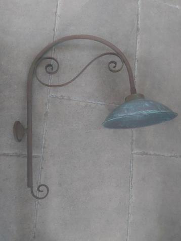 Oude buitenlamp met koperen kap., Tuin en Terras, Buitenverlichting, Ophalen of Verzenden, Zo goed als nieuw