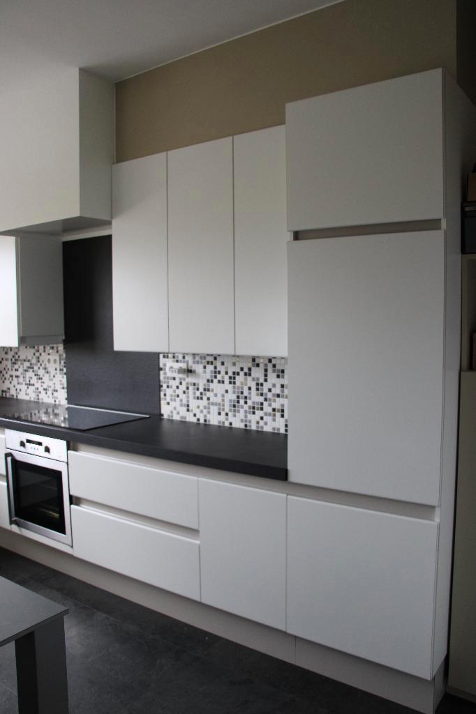 Moderne witte keuken, greeploos, inclusief toestellen ATAG, Huis en Inrichting, Keuken | Complete keukens, Gebruikt, Hoekkeuken