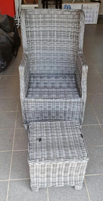 Verstelbare tuinstoel met voetenbankje beschikbaar voor biedingen