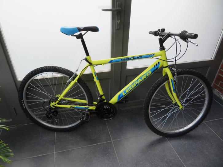 NIEUWE MTB (maat 480 mm of ML) 26'' wielen SHIMANO uitrustin, Fietsen en Brommers, Fietsen | Mountainbikes en ATB, Nieuw, Ophalen