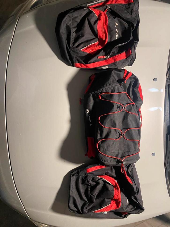 fietstassenset zwart/rood, Fietsen en Brommers, Fietsaccessoires | Buggydragers, Zo goed als nieuw, Ophalen