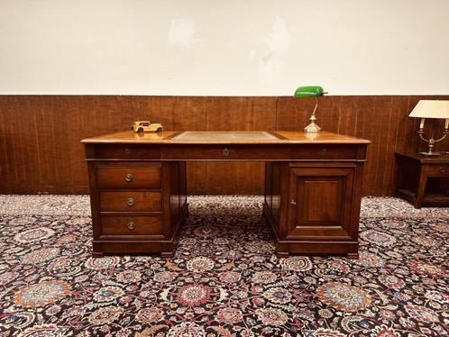Klassiek italiaans Bureau, Antiek en Kunst, Antiek | Kantoor en Zakelijk, Ophalen of Verzenden