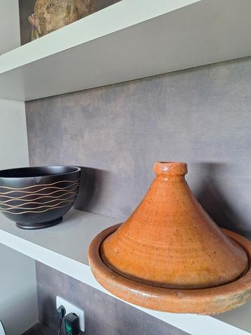 Marokkaanse artisanale Tajine voor gerechten en decoratie beschikbaar voor biedingen