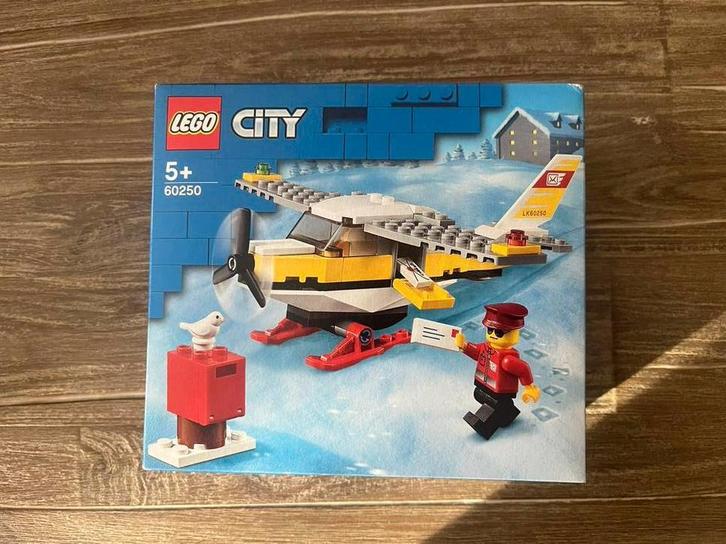 Mail Plane 60250, Kinderen en Baby's, Speelgoed | Duplo en Lego, Nieuw, Lego, Complete set, Ophalen of Verzenden
