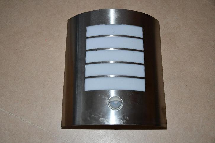 Buitenverlichting Ledvion, Tuin en Terras, Buitenverlichting, Gebruikt, Wandlamp, Aluminium, Minder dan 50 watt, Netvoeding, Bewegingssensor