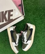 Low Travis Scott medium olive 100% orgineel maat 43, Kleding | Heren, Schoenen, Bruin, Nike, Nieuw, Ophalen of Verzenden