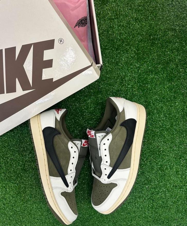 Low Travis Scott medium olive 100% orgineel maat 43, Kleding | Heren, Schoenen, Nieuw, Sneakers, Bruin, Ophalen of Verzenden