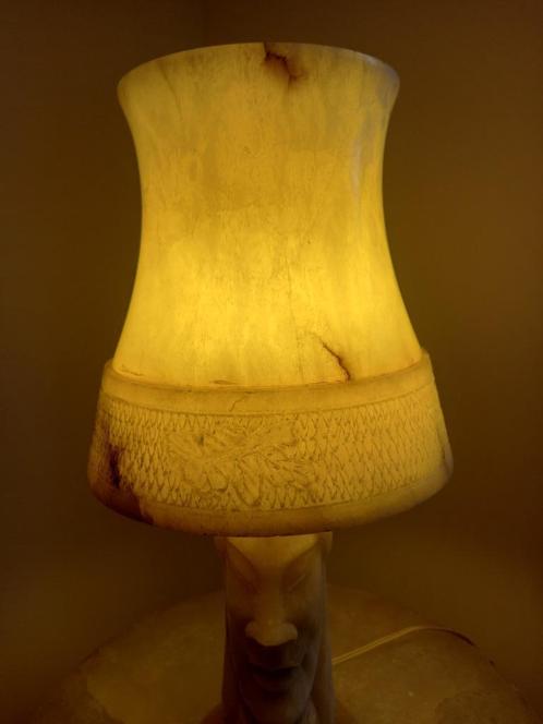 Vintage tafellamp met bijhorend tafeltje in albast / marmer, Huis en Inrichting, Lampen | Tafellampen, Nieuw, 50 tot 75 cm, Overige materialen