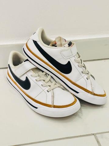 Nike Sportswear  taille 33,5 beschikbaar voor biedingen