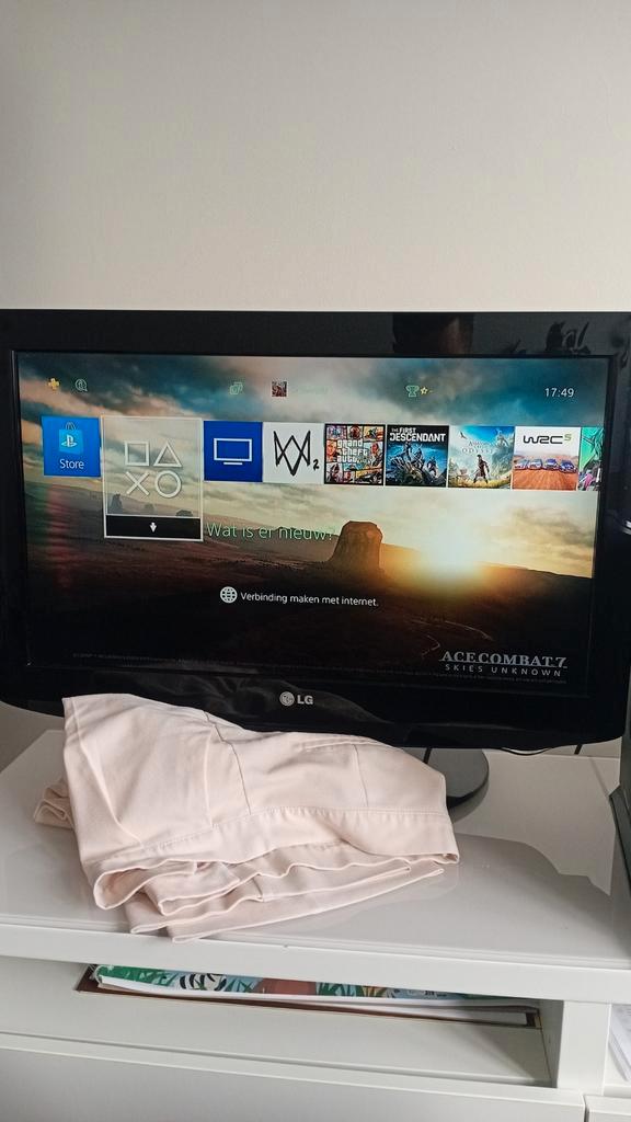 Playstation 4 slim met pro stand,controller en kabels., Games en Spelcomputers, Games | Sony PlayStation 4, Zo goed als nieuw