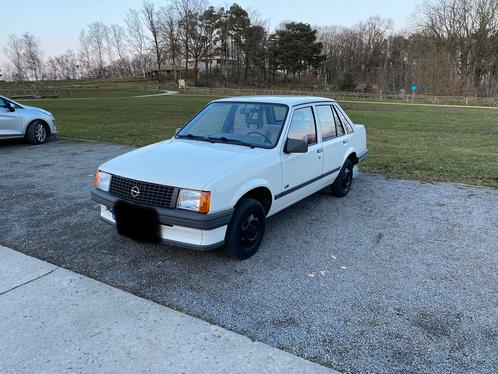 Opel Corsa A 28xxx echte km's, zeer goede staat, Auto's, Oldtimers, Particulier, Opel, Benzine, 4 deurs, Handgeschakeld, Wit, Stof