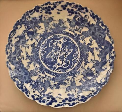 Grand plat en porcelaine d'Arita, Japon, époque Meiji, Antiek en Kunst, Kunst | Niet-Westerse kunst
