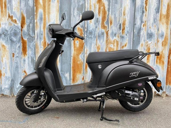 Fly Retro Scooter --A of B klasse!! | Topdeal !, Fietsen en Brommers, Scooters | Piaggio, Nieuw, Fly, Benzine, Ophalen of Verzenden