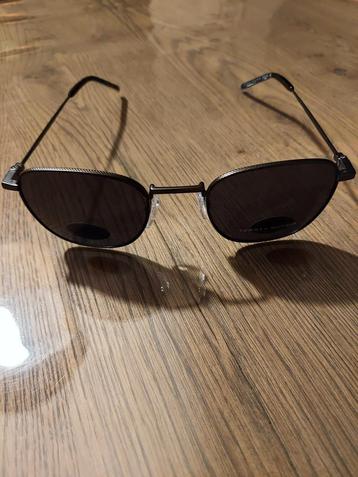 zonnebril tommy hilfiger , zeer mooie bril nieuw !. beschikbaar voor biedingen