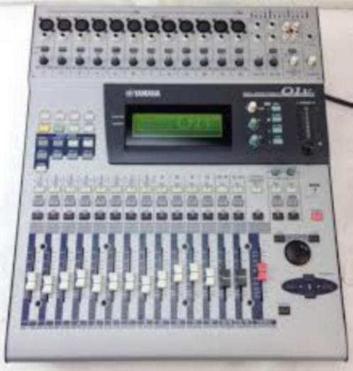 Yamaha 01V Digital mixing console + Flight Case, Musique & Instruments, Tables de mixage, Utilisé, 20 canaux ou plus, Entrée micro