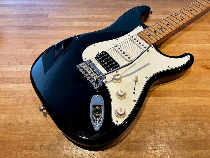 Suhr 2017 Classic Pro HSS Black + G, Musique & Instruments, Instruments à corde | Guitares | Électriques, Comme neuf, Solid body