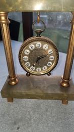 opwindbare klok met marmeren garnituur, 25cm hoog, Antiek en Kunst, Ophalen of Verzenden