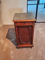 Empire nachtkastje, Ophalen