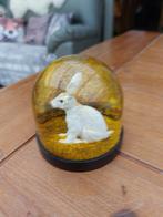 sneeuwbal met goudkleurige glinsters met konijn of haas, Antiek en Kunst, Ophalen of Verzenden