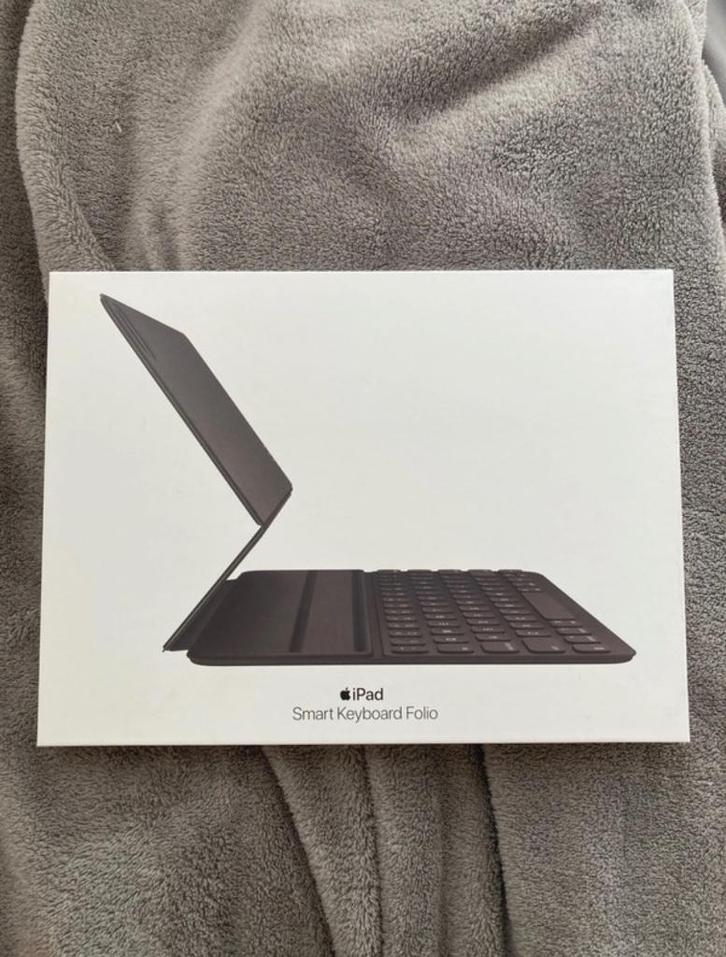 Smart Keyboard Folio, Computers en Software, Tablet-hoezen, Gebruikt, Bescherming voor- en achterkant, 11 inch, Ophalen of Verzenden