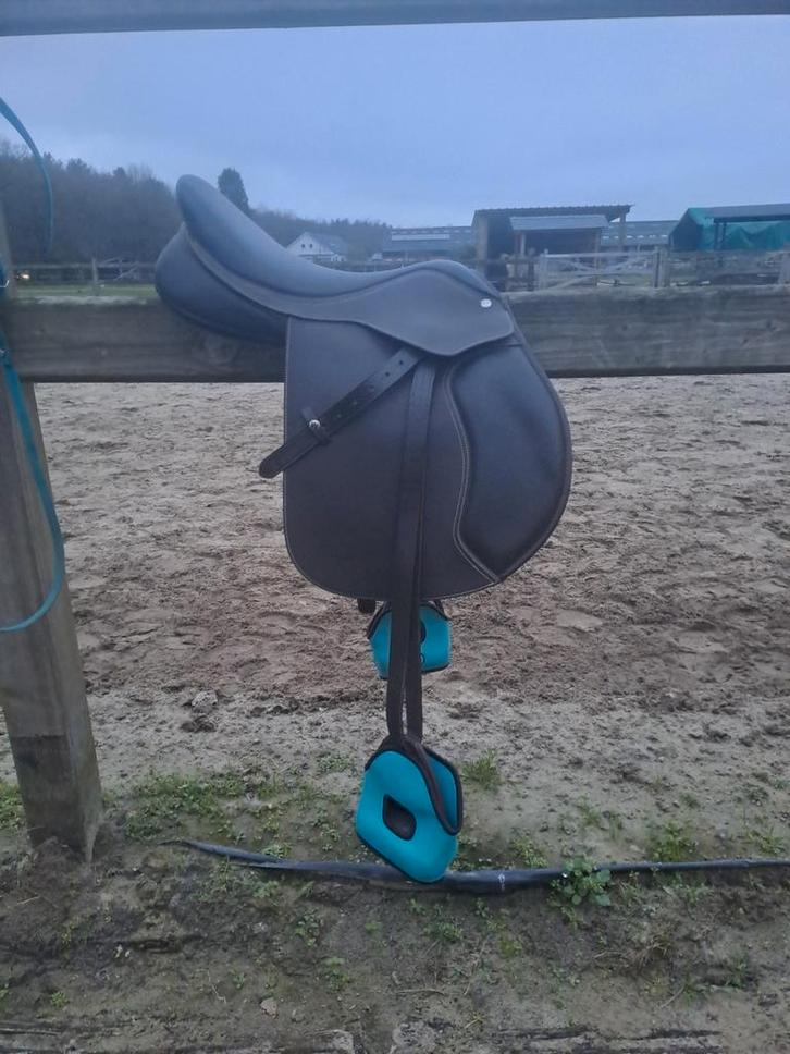 Wintec springzadel te koop 17inch, Animaux & Accessoires, Chevaux & Poneys | Selles, Comme neuf, Enlèvement
