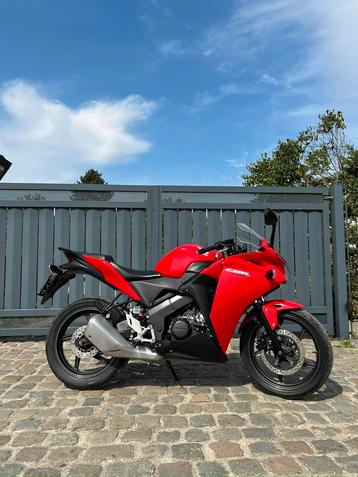 Honda CBR 125R *5000km* Rood beschikbaar voor biedingen