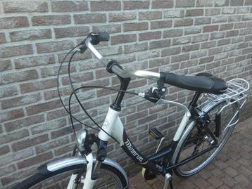 Dames-meisjesfiets minerva in goede staat 28"wielen  beschikbaar voor biedingen