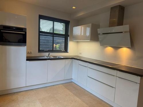 Complete Nette Moderne Hoekkeuken + apparatuur+ GEDEMONTEERD, Huis en Inrichting, Keuken | Complete keukens, Hoekkeuken, Graniet of Steen
