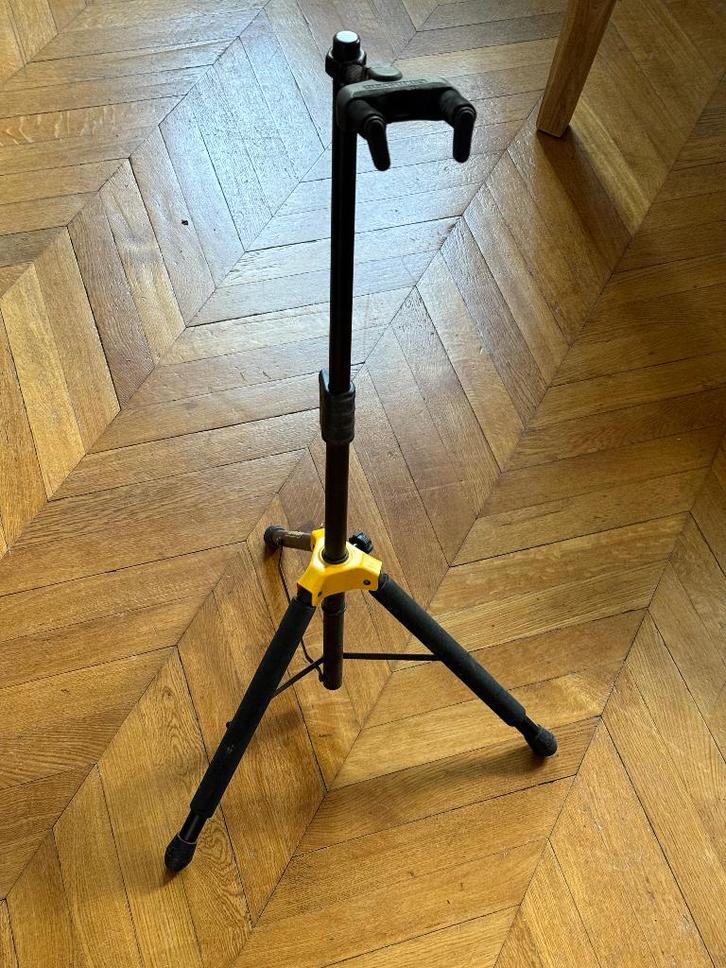 Stand pour guitare Hercules, Musique & Instruments, Pieds, Comme neuf, Pied pour instrument, Guitare, Enlèvement ou Envoi