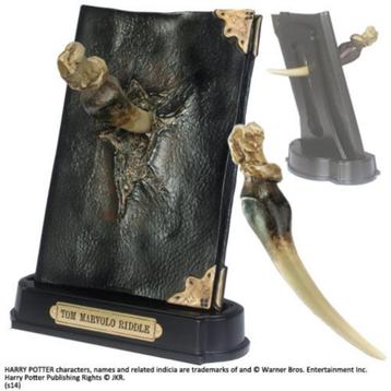 Harry Potter Replica 1/1 Basilisk Fang and Tom Riddle Diary beschikbaar voor biedingen