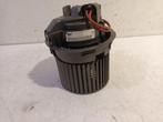 KACHEL VENTILATORMOTOR Renault Clio IV (5R) (5P3730000), Gebruikt, Renault