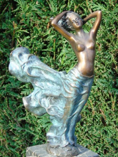 Vrouw in de wind naakte borsten in brons pat vert gesigneerd, Antiek en Kunst, Antiek | Brons en Koper, Brons, Ophalen