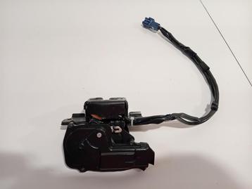SLOTVANGER ACHTERKLEP ELEKTR. Toyota Prius (ZVW3), Auto-onderdelen, Gebruikt, Toyota, Achterklep
