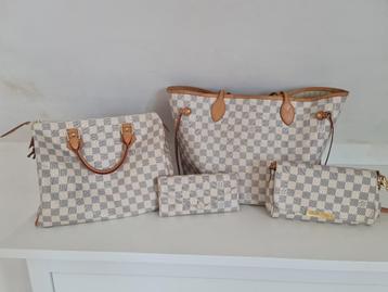 Louis Vuitton 4 tassen in azur disponible aux enchères