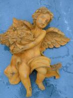Standbeeld van een engel aan de muurschildering met bloemenm, Nieuw, Ophalen of Verzenden