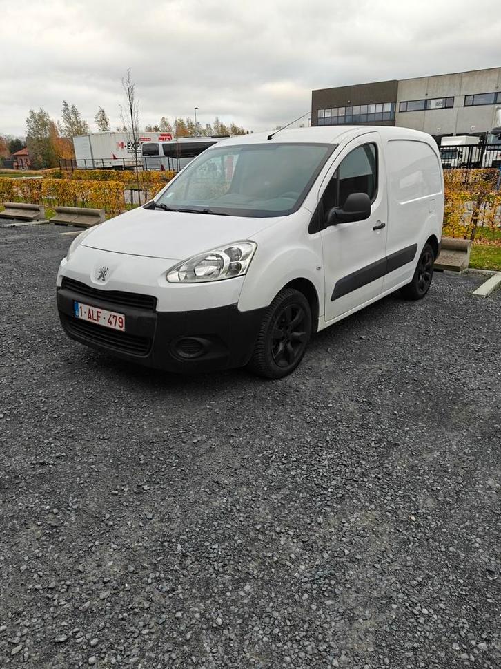 Peugeot Partner 1.6 hdi 90 pk in zeer goede staat, Auto's, Bestelwagens en Lichte vracht, Particulier, Trekhaak, Peugeot, Diesel