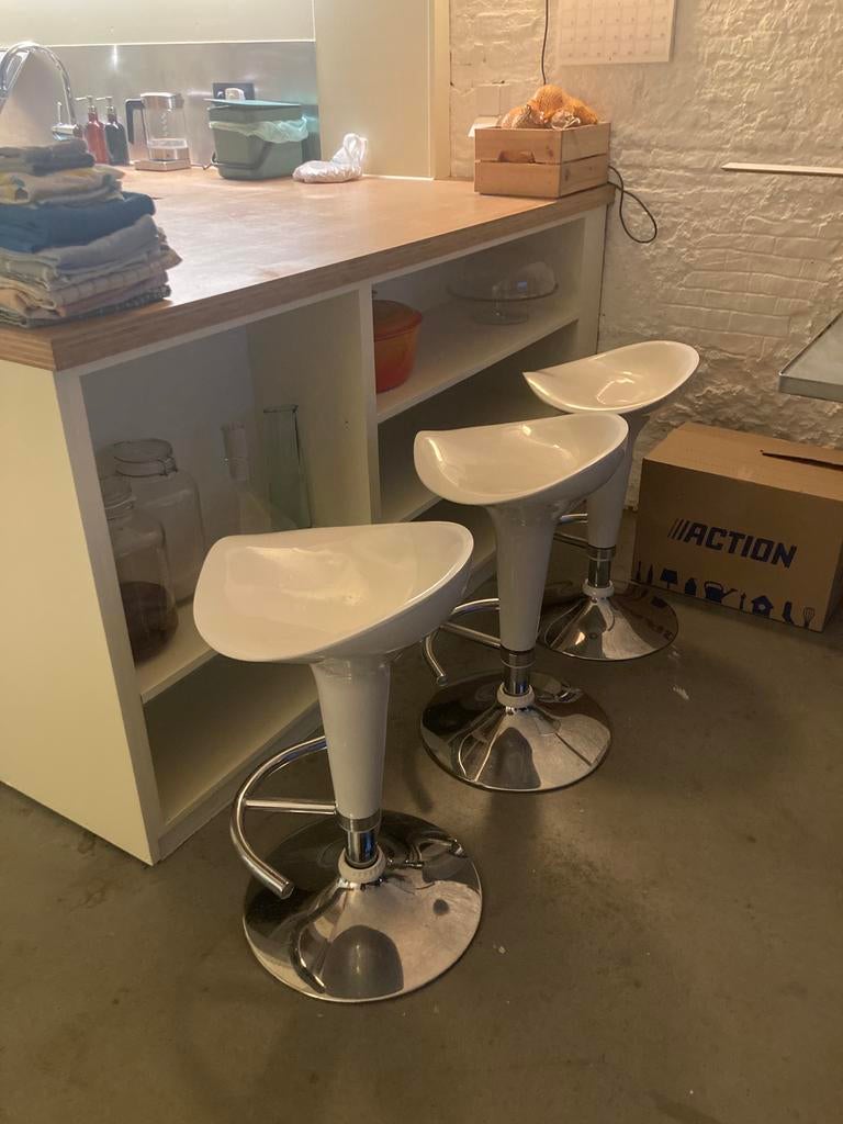 3 moderne barkrukken wit – volledige set €30, Ophalen, Gebruikt