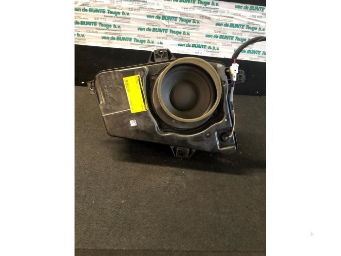 Subwoofer van een Kia Sorento, Auto-onderdelen, Elektronica en Kabels, Kia, Gebruikt, 3 maanden garantie, Ophalen of Verzenden