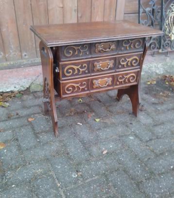 VINTAGE  NAAIDOOS beschikbaar voor biedingen