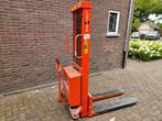 Goed werkende stapelaar met lader, Ophalen, Stapelaar