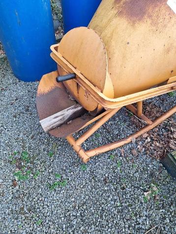 Betonkubel beschikbaar voor biedingen