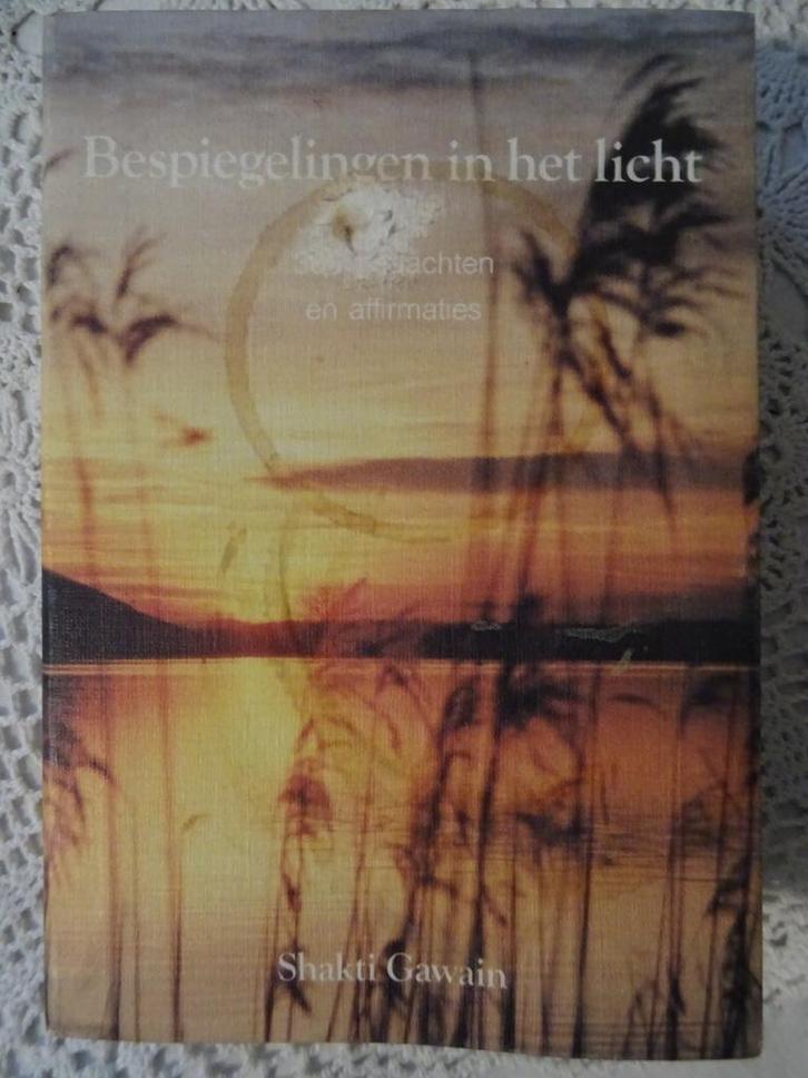 Shakti Gawain Bespiegelingen in het licht 366 gedachten 1989, Boeken, Esoterie en Spiritualiteit, Zo goed als nieuw, Overige typen