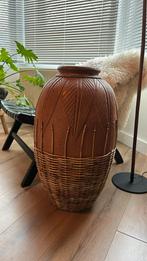 Grote kruik keramiek met rotan, Huis en Inrichting, Woonaccessoires | Vazen, Ophalen, Zo goed als nieuw