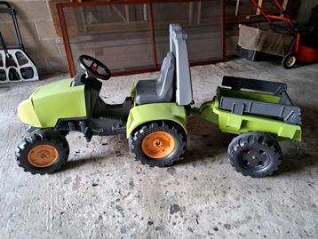 Grote speelgoedtractor met aanhangwagen beschikbaar voor biedingen