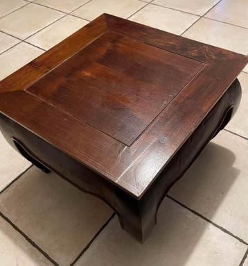 Vintage salontafel in tropisch hardhout beschikbaar voor biedingen