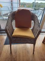 1 rotan stoel met 2 bijpassende kussens, Ophalen, Zo goed als nieuw